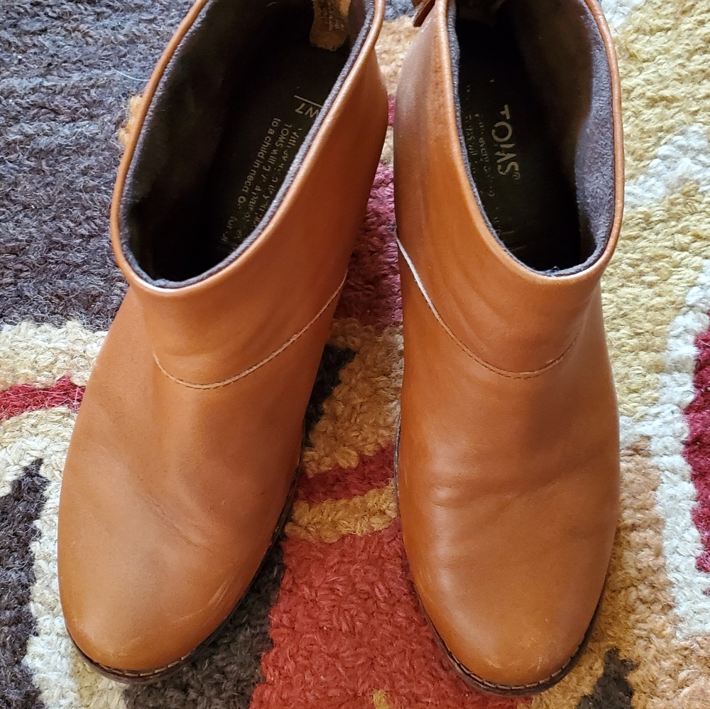 TOMS Leila Ankle Booties